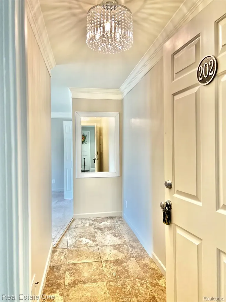 6121 Orchard Lake West Bloomfield Charter Township MI 48322