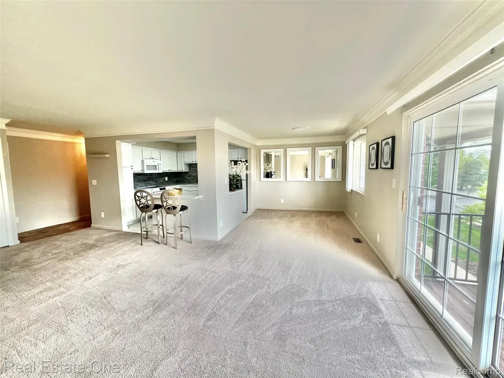 6121 Orchard Lake West Bloomfield Charter Township MI 48322