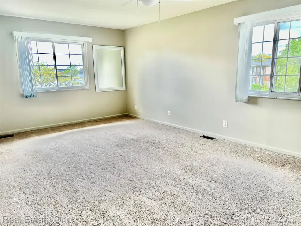 6121 Orchard Lake West Bloomfield Charter Township MI 48322
