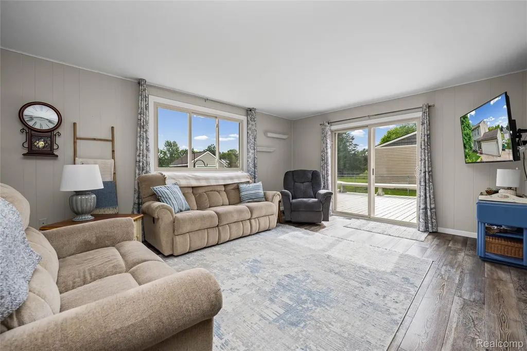 3553 Loon Lake Road Wixom City MI 48393