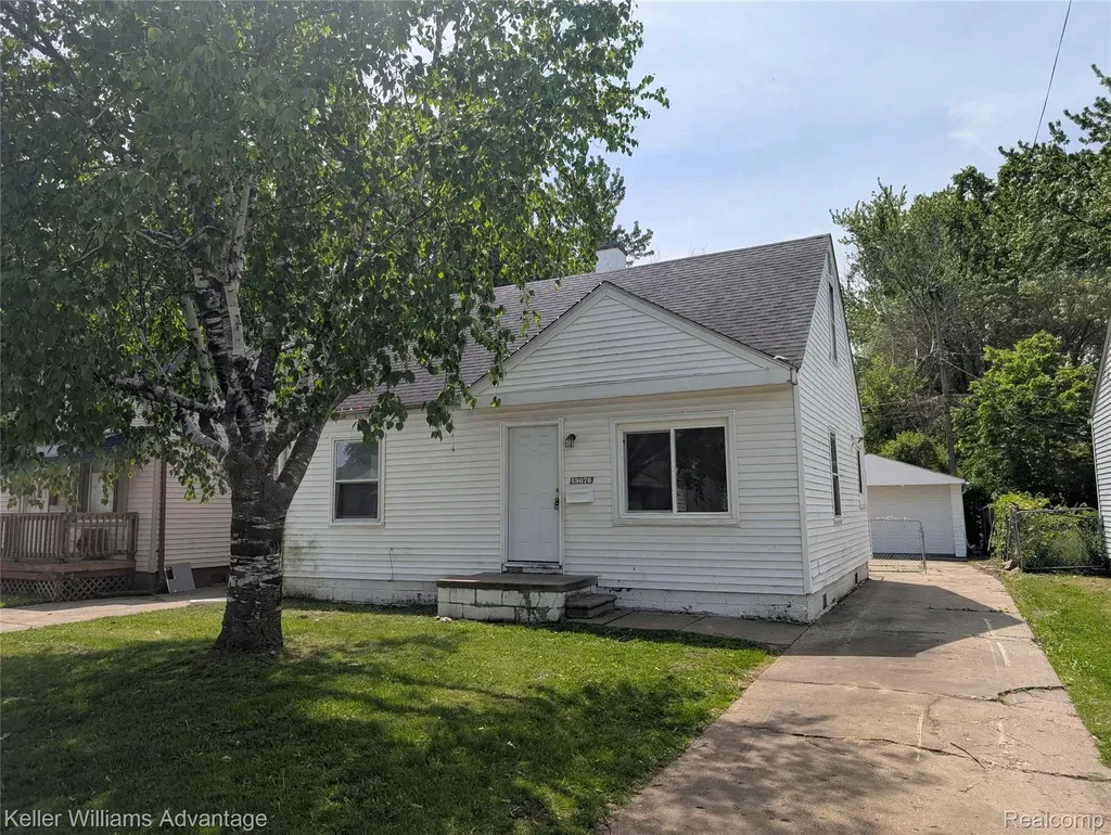 13076 Sherman Avenue Warren City MI 48089