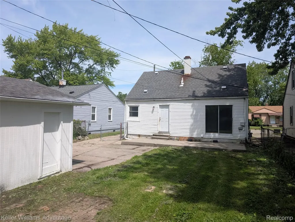13076 Sherman Avenue Warren City MI 48089