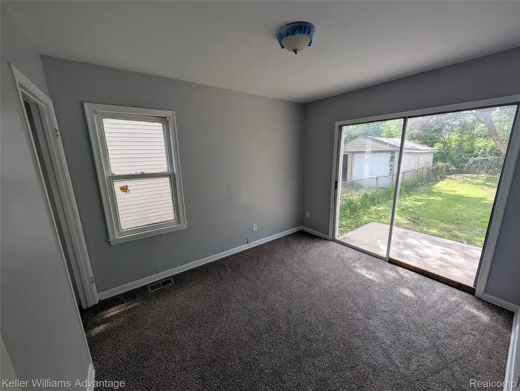 13076 Sherman Avenue Warren City MI 48089