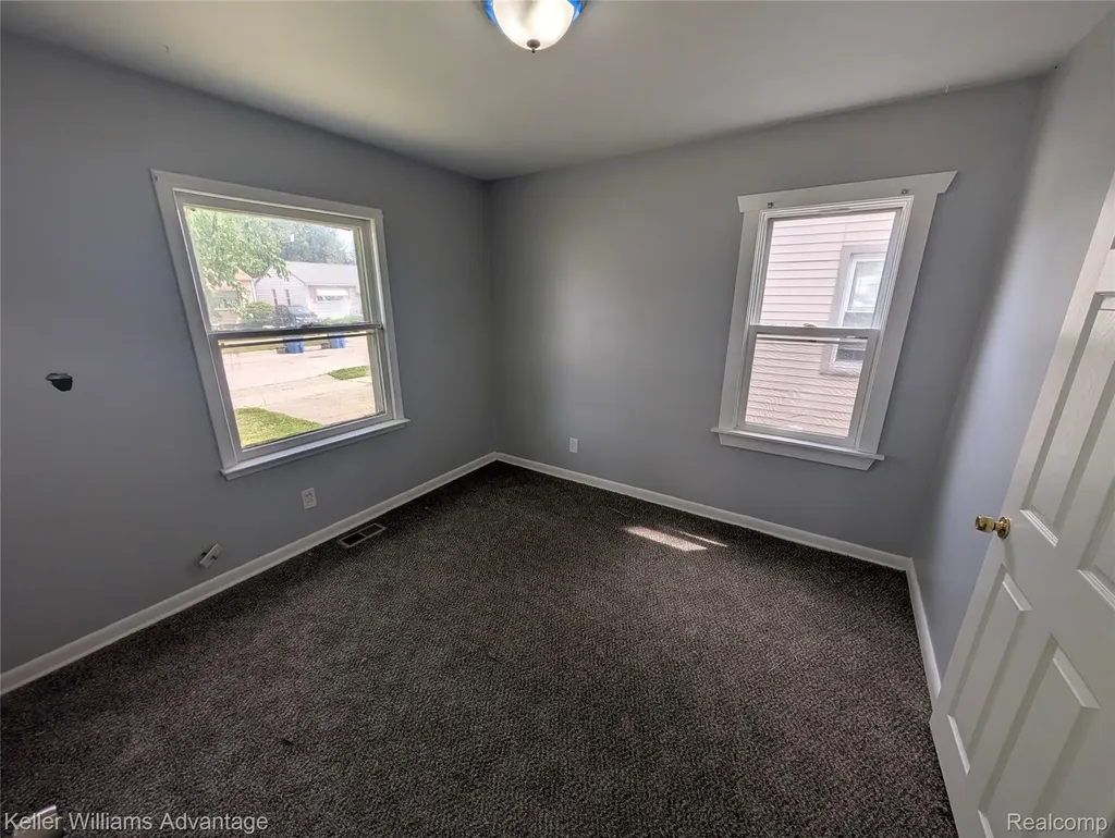 13076 Sherman Avenue Warren City MI 48089