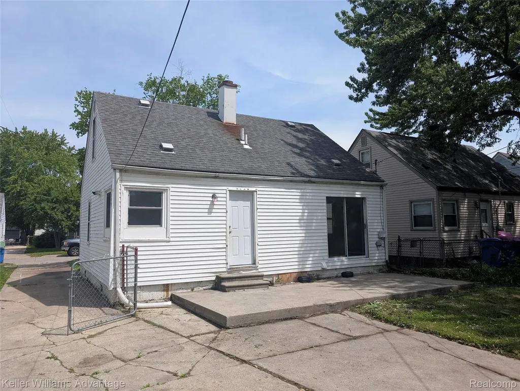 13076 Sherman Avenue Warren City MI 48089