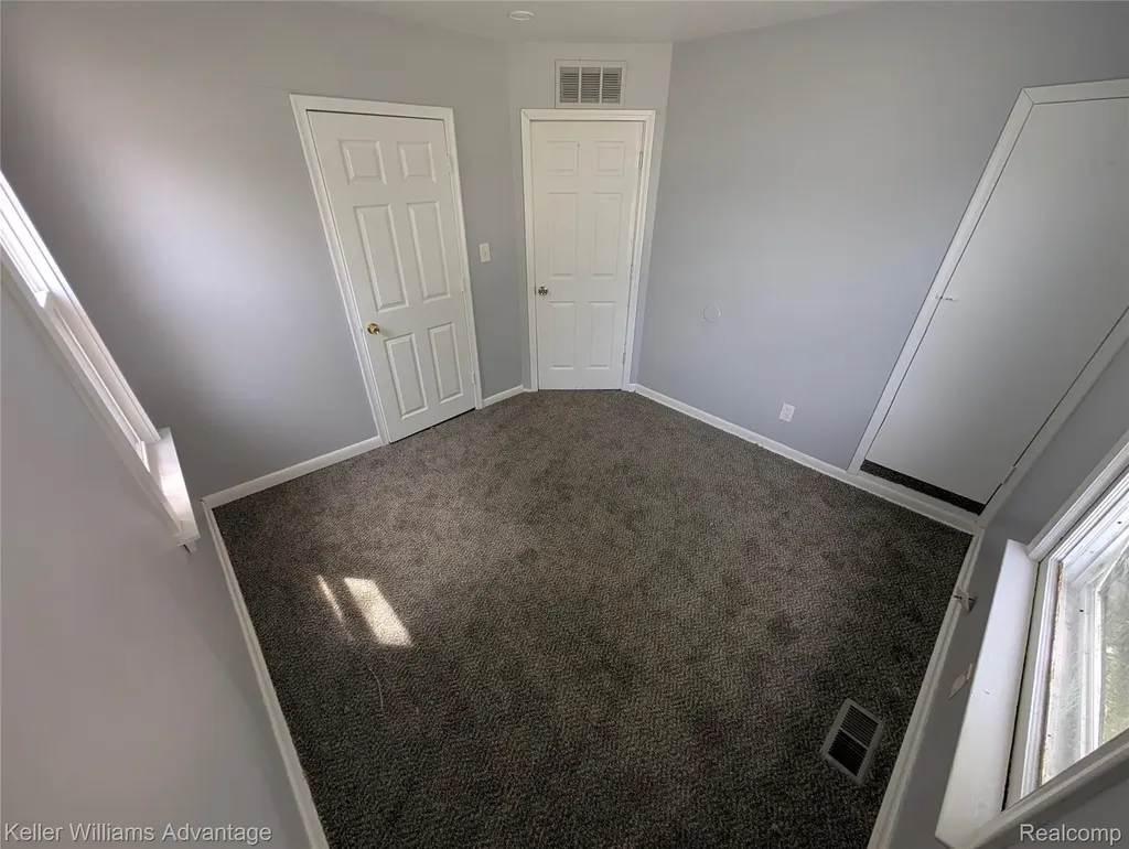 13076 Sherman Avenue Warren City MI 48089