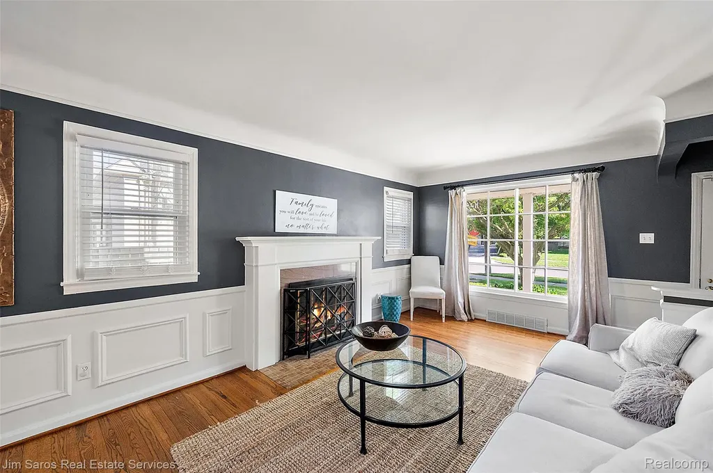 2371 Allard Avenue Grosse Pointe Woods City MI 48236