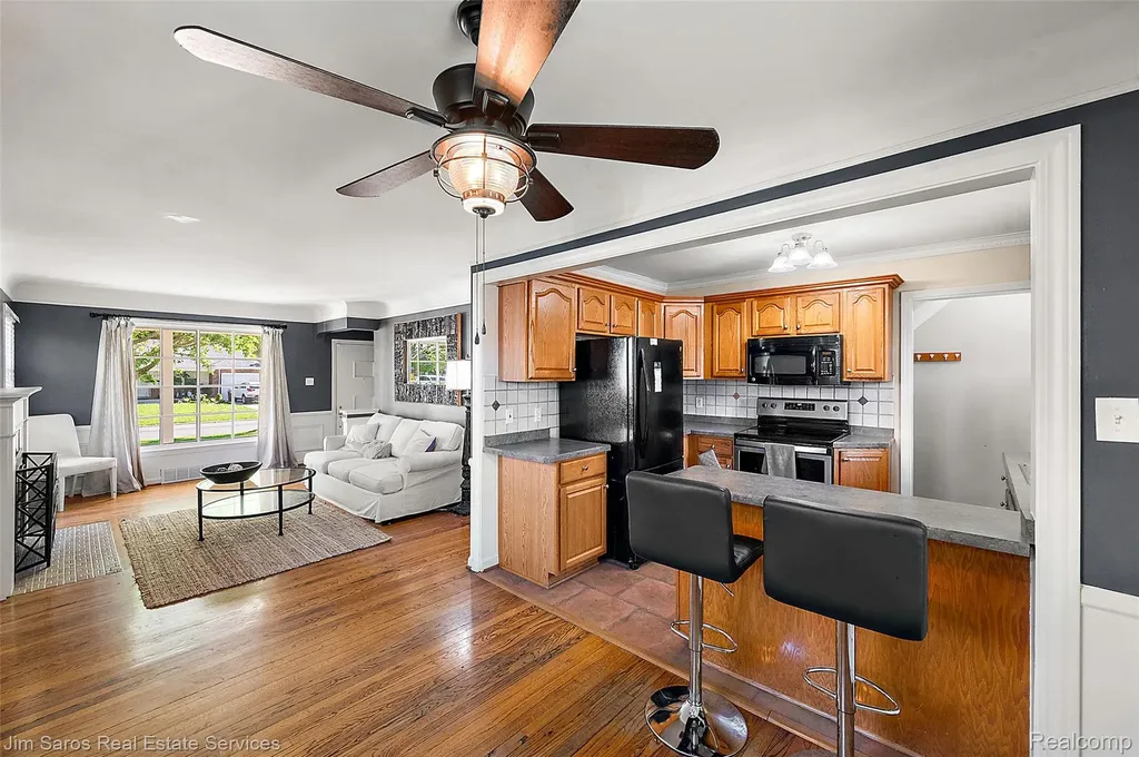 2371 Allard Avenue Grosse Pointe Woods City MI 48236