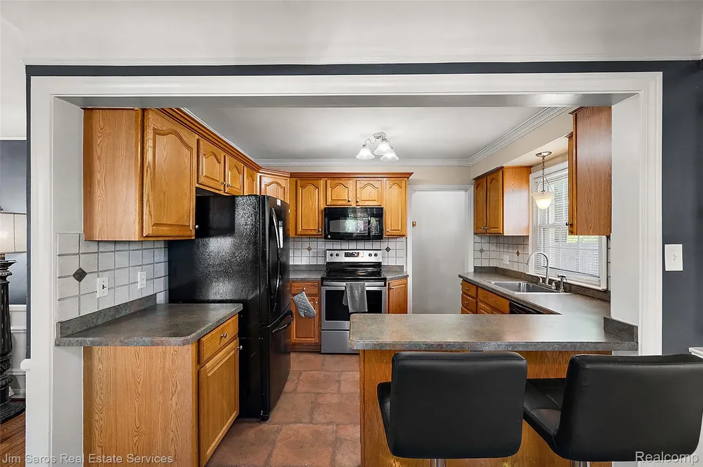 2371 Allard Avenue Grosse Pointe Woods City MI 48236
