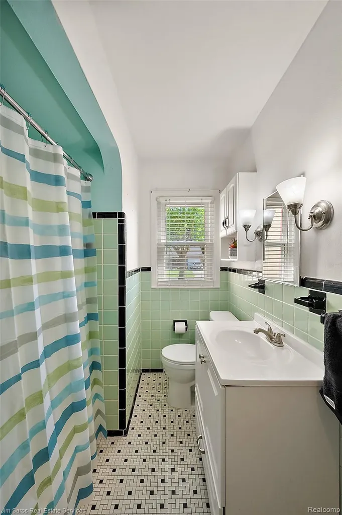 2371 Allard Avenue Grosse Pointe Woods City MI 48236