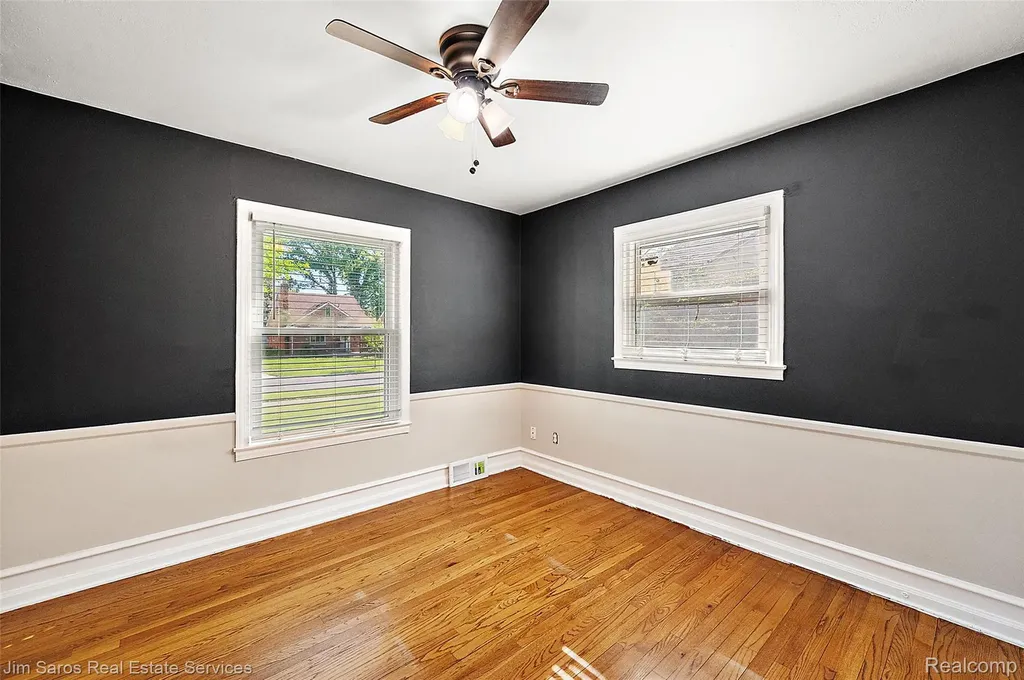 2371 Allard Avenue Grosse Pointe Woods City MI 48236