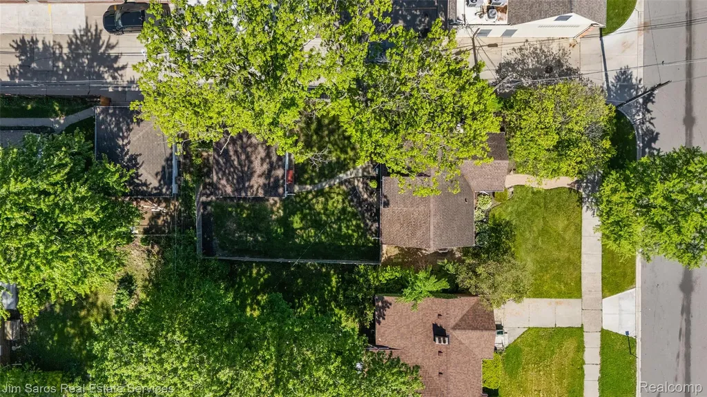 2371 Allard Avenue Grosse Pointe Woods City MI 48236