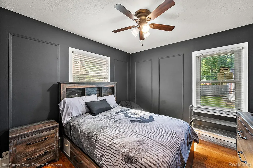 2371 Allard Avenue Grosse Pointe Woods City MI 48236