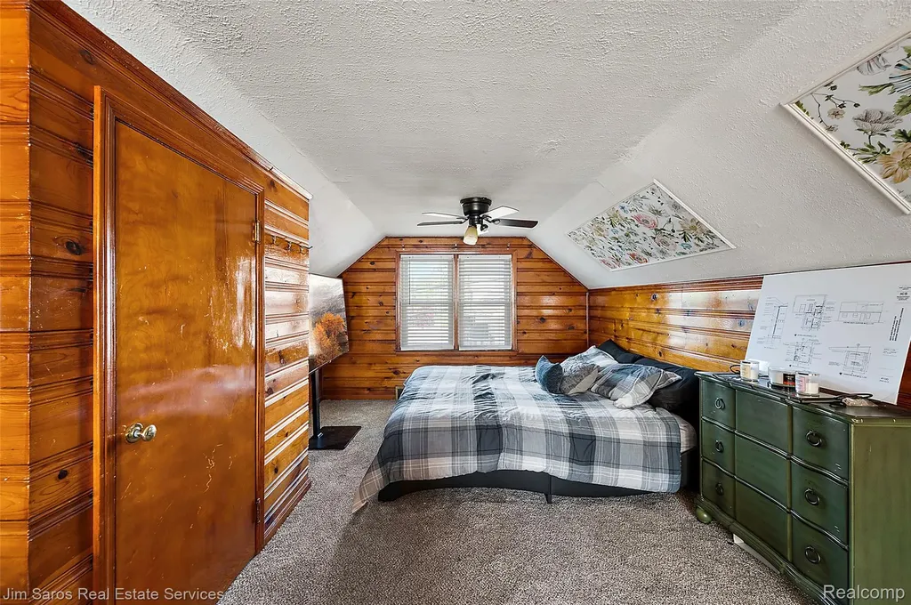 2371 Allard Avenue Grosse Pointe Woods City MI 48236