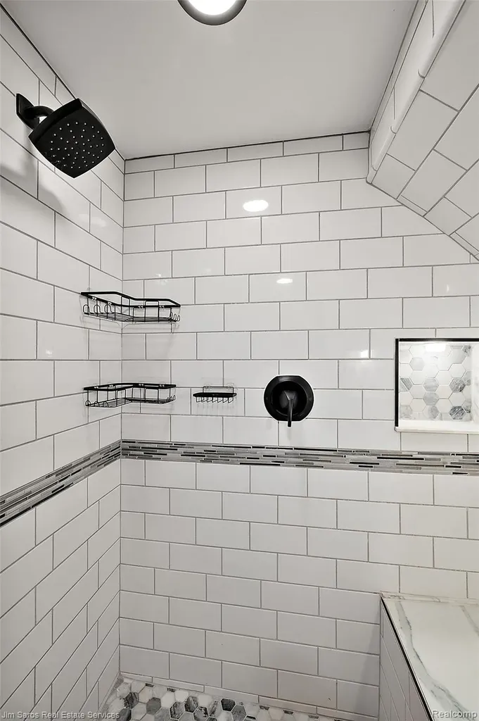 2371 Allard Avenue Grosse Pointe Woods City MI 48236