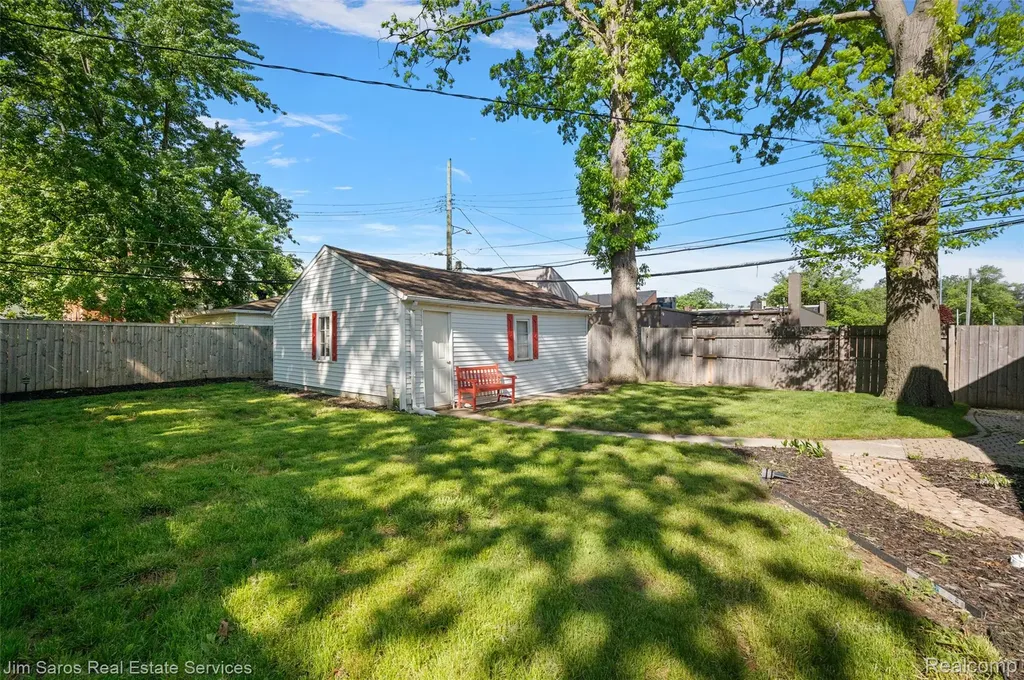 2371 Allard Avenue Grosse Pointe Woods City MI 48236