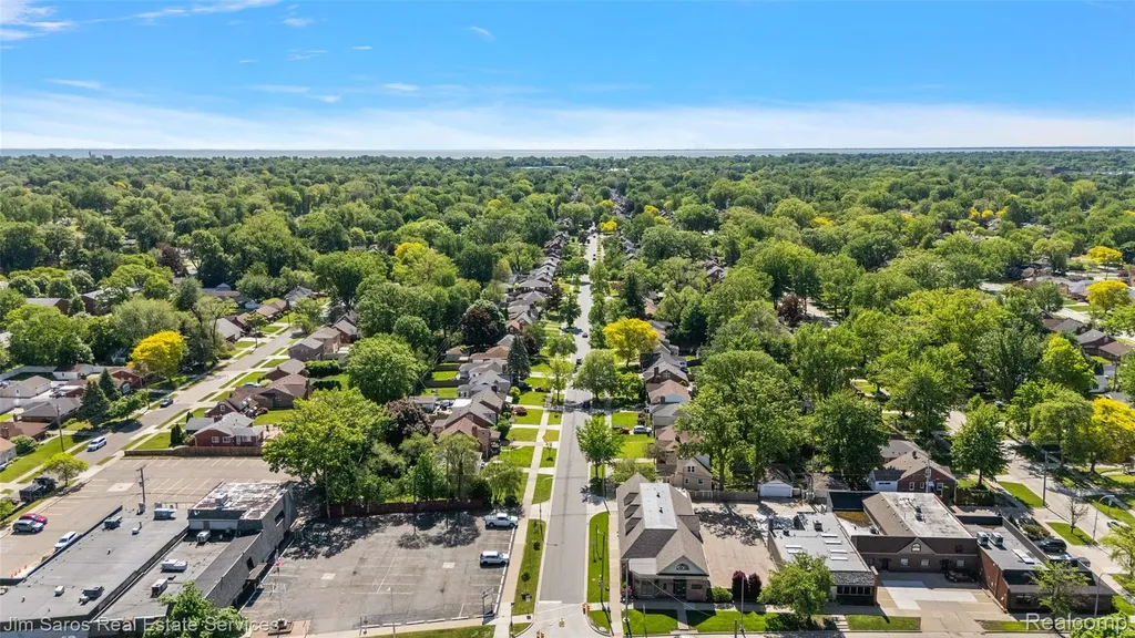 2371 Allard Avenue Grosse Pointe Woods City MI 48236