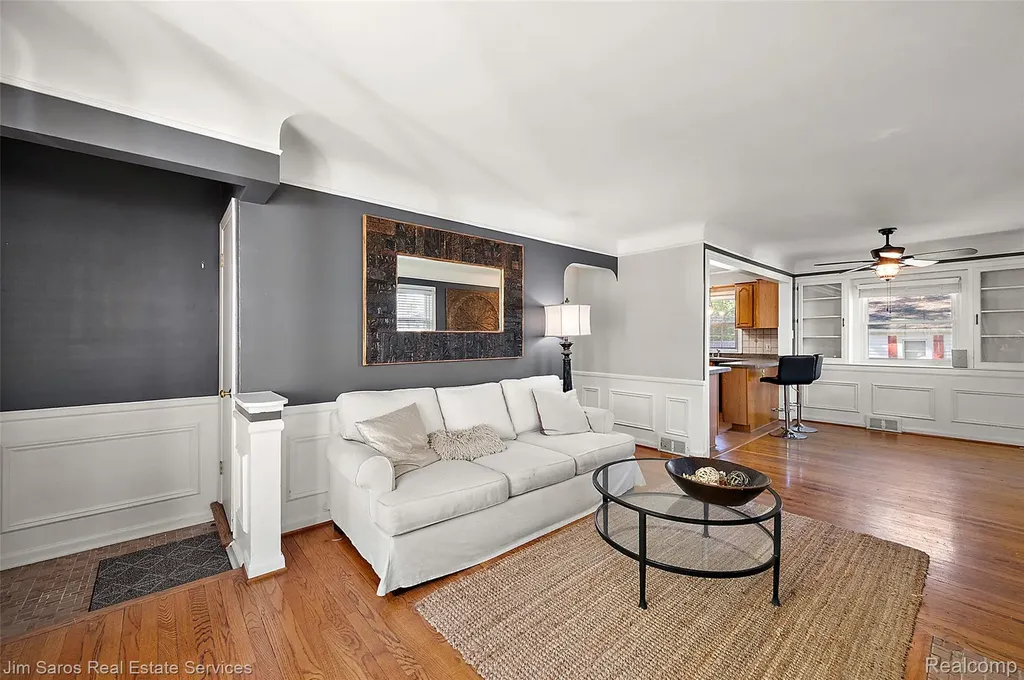 2371 Allard Avenue Grosse Pointe Woods City MI 48236