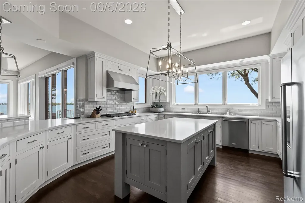 28195 Elba Drive Grosse Ile Township MI 48138