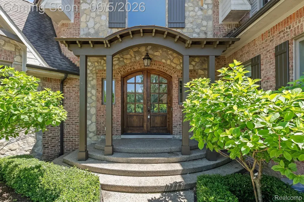 28195 Elba Drive Grosse Ile Township MI 48138