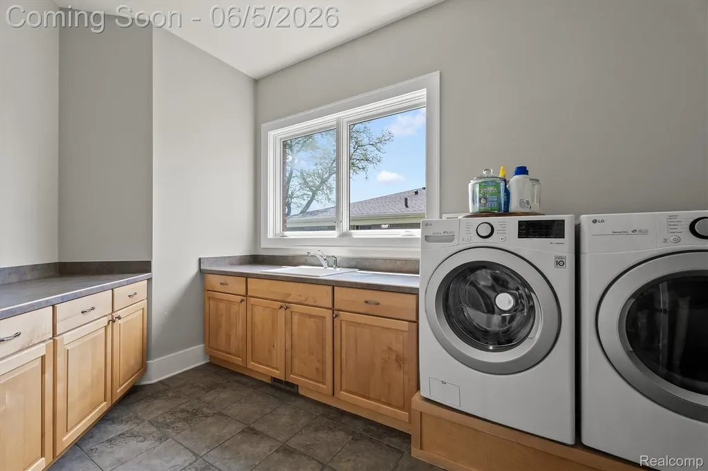 28195 Elba Drive Grosse Ile Township MI 48138
