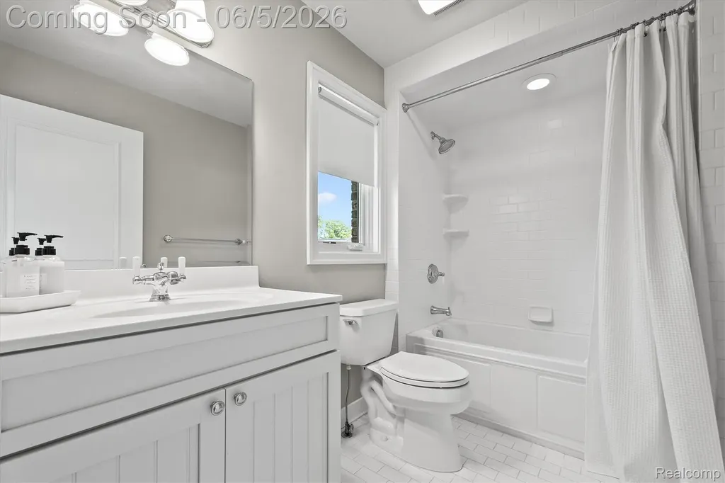 28195 Elba Drive Grosse Ile Township MI 48138