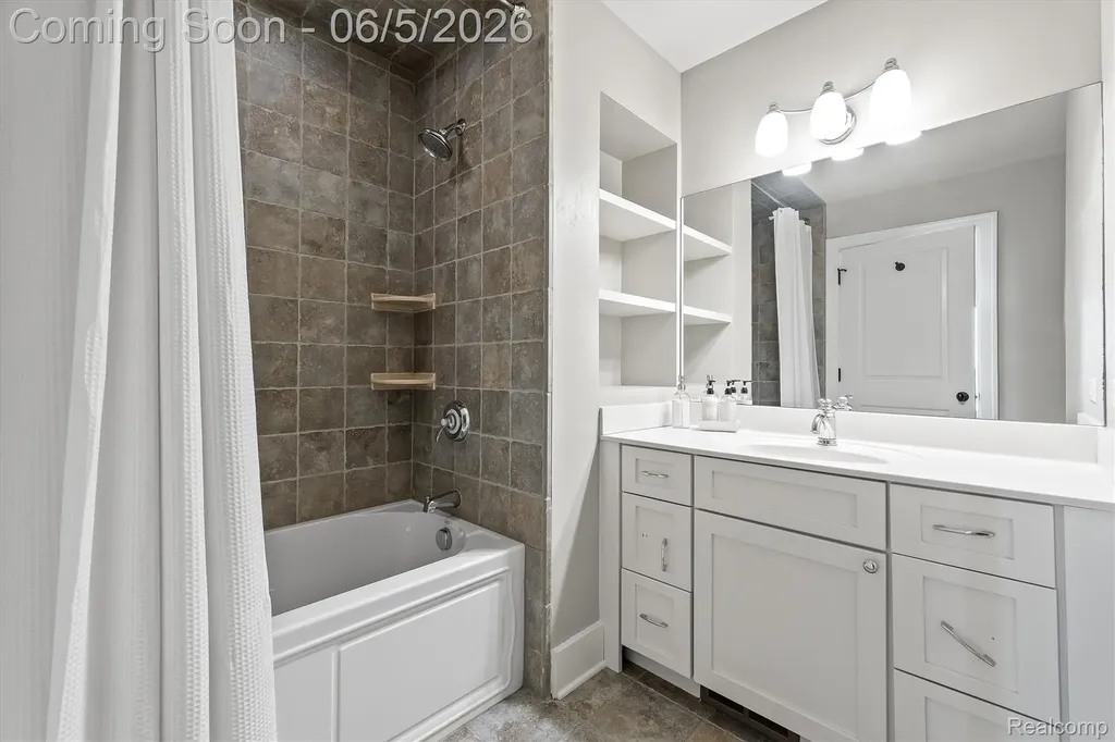 28195 Elba Drive Grosse Ile Township MI 48138