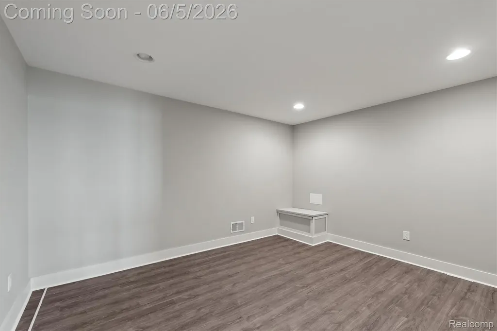 28195 Elba Drive Grosse Ile Township MI 48138