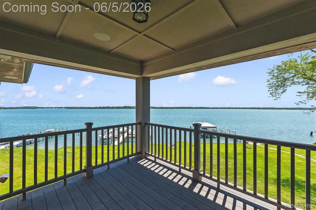 28195 Elba Drive Grosse Ile Township MI 48138