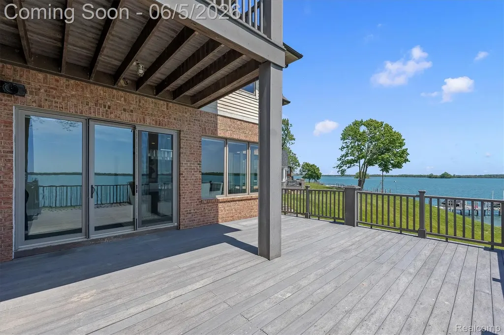28195 Elba Drive Grosse Ile Township MI 48138