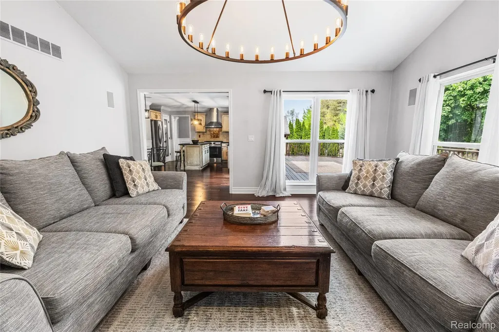 175 Franklin Lake Circle Oxford Charter Township MI 48371