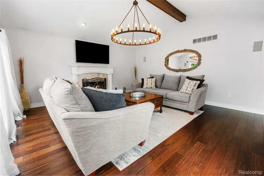 175 Franklin Lake Circle Oxford Charter Township MI 48371