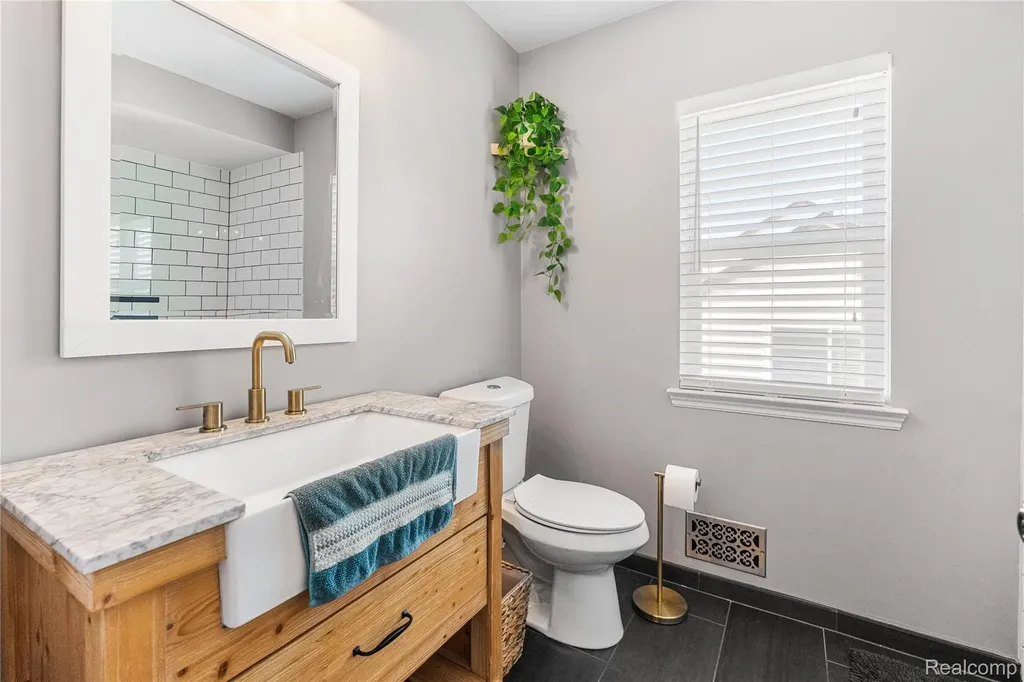 175 Franklin Lake Circle Oxford Charter Township MI 48371