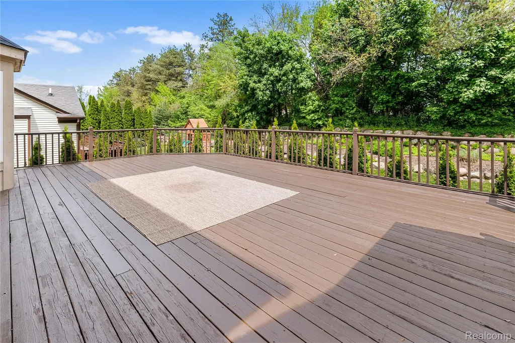 175 Franklin Lake Circle Oxford Charter Township MI 48371