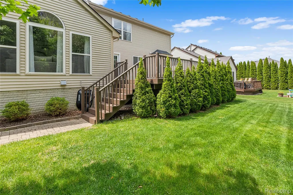 175 Franklin Lake Circle Oxford Charter Township MI 48371