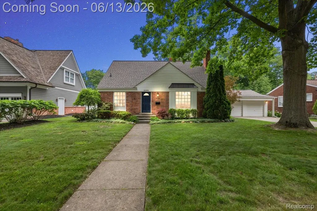 2260 W Lincoln Street Birmingham City MI 48009