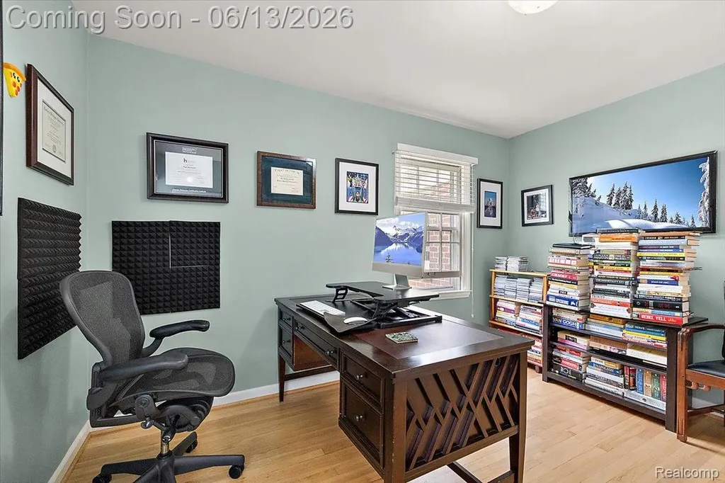 2260 W Lincoln Street Birmingham City MI 48009