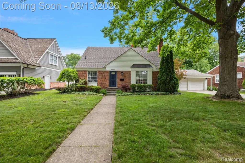 2260 W Lincoln Street Birmingham City MI 48009