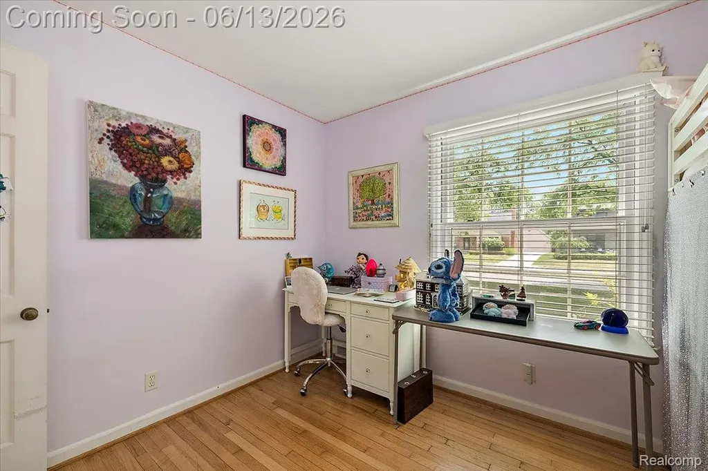 2260 W Lincoln Street Birmingham City MI 48009
