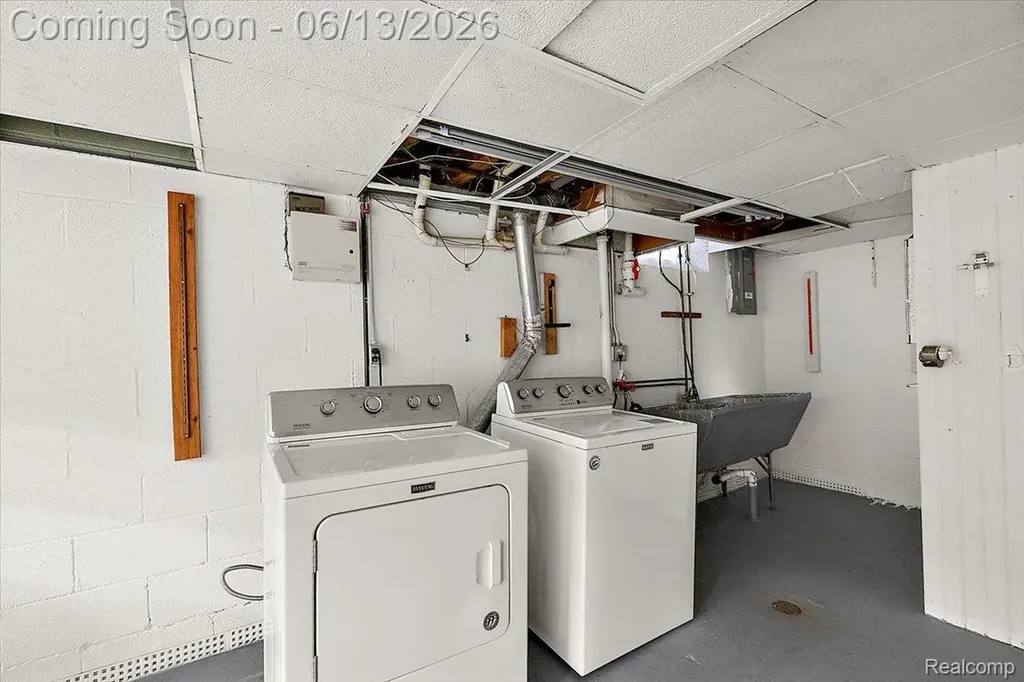 2260 W Lincoln Street Birmingham City MI 48009