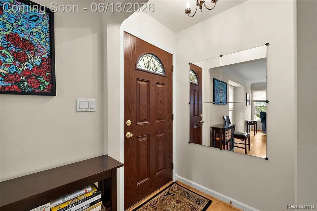 2260 W Lincoln Street Birmingham City MI 48009