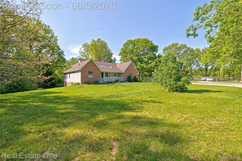 709 Bald Eagle Lake Road Brandon Charter Township MI 48462