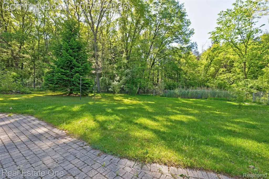 709 Bald Eagle Lake Road Brandon Charter Township MI 48462