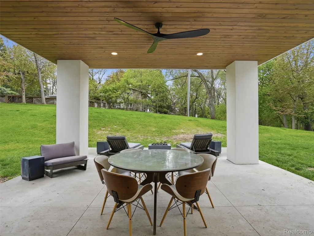 1715 Lone Pine Road Bloomfield Hills City MI 48302