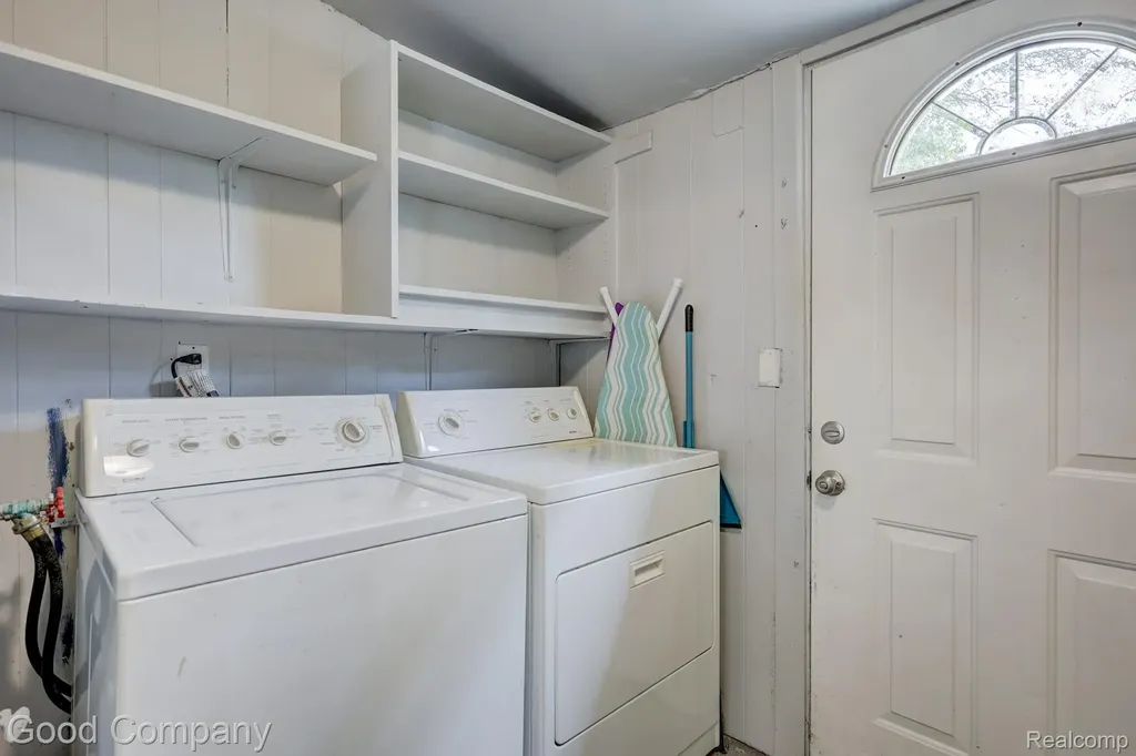 22362 Masch Avenue Warren City MI 48091