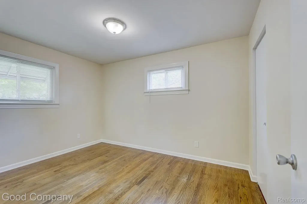 22362 Masch Avenue Warren City MI 48091