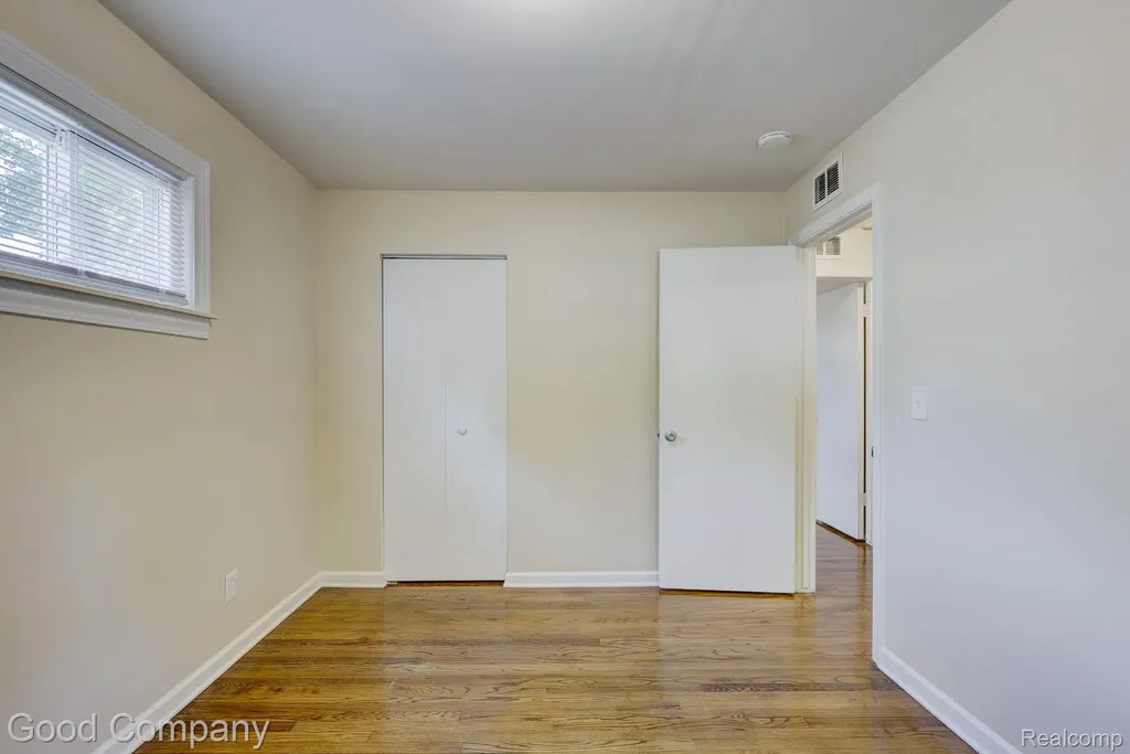22362 Masch Avenue Warren City MI 48091