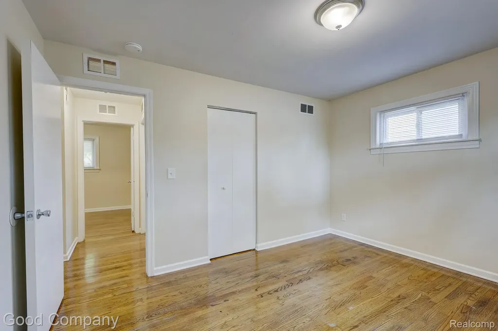 22362 Masch Avenue Warren City MI 48091