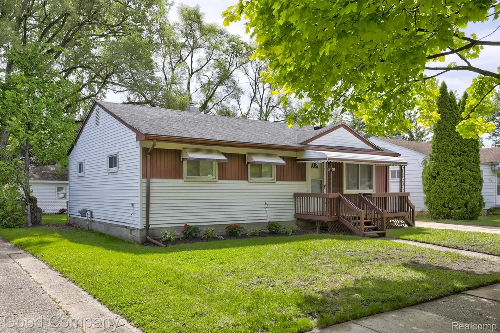 22362 Masch Avenue Warren City MI 48091
