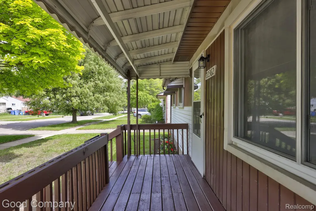 22362 Masch Avenue Warren City MI 48091